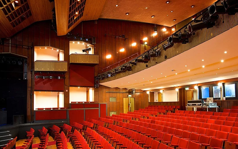 Tiyatro Salonu Akustik Düzenleme